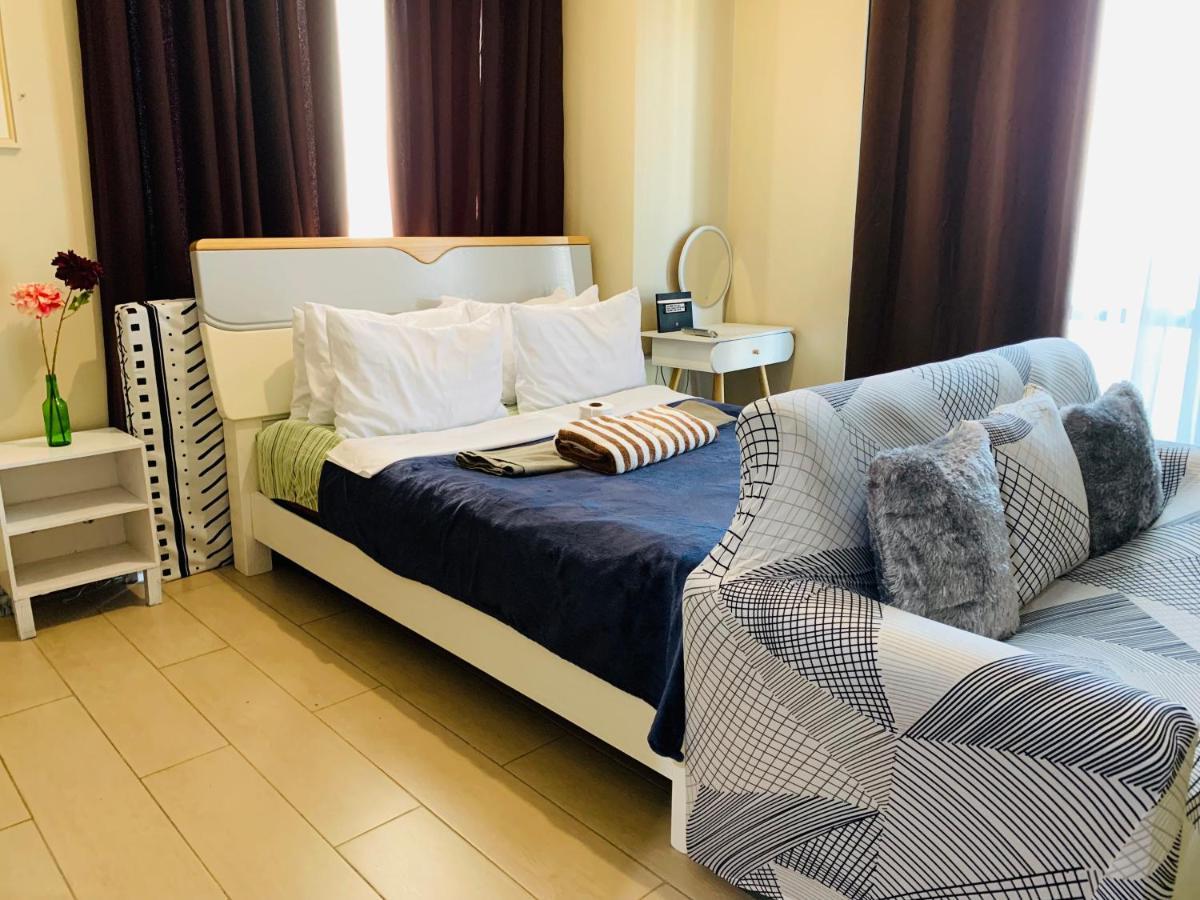 Two Palm Tree Villas Condominium - Studio 8Th Fl With Balcony - Across Terminal 3 Airport Pasay Bagian luar foto