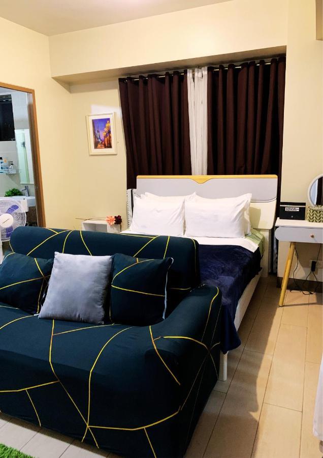 Two Palm Tree Villas Condominium - Studio 8Th Fl With Balcony - Across Terminal 3 Airport Pasay Bagian luar foto