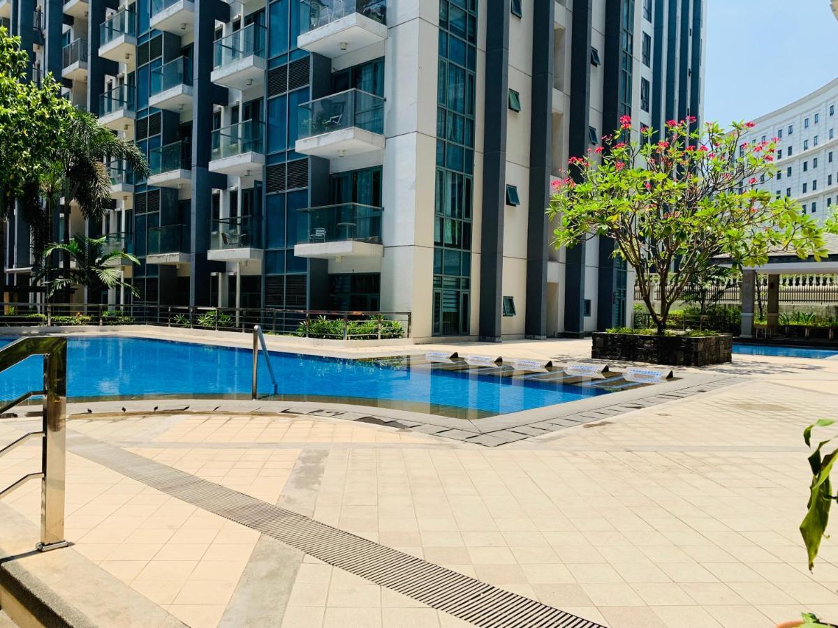 Two Palm Tree Villas Condominium - Studio 8Th Fl With Balcony - Across Terminal 3 Airport Pasay Bagian luar foto