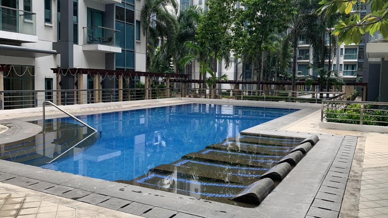 Two Palm Tree Villas Condominium - Studio 8Th Fl With Balcony - Across Terminal 3 Airport Pasay Bagian luar foto