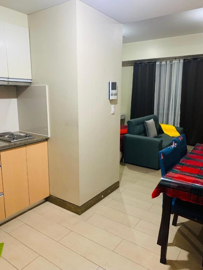 Two Palm Tree Villas Condominium - Studio 8Th Fl With Balcony - Across Terminal 3 Airport Pasay Bagian luar foto