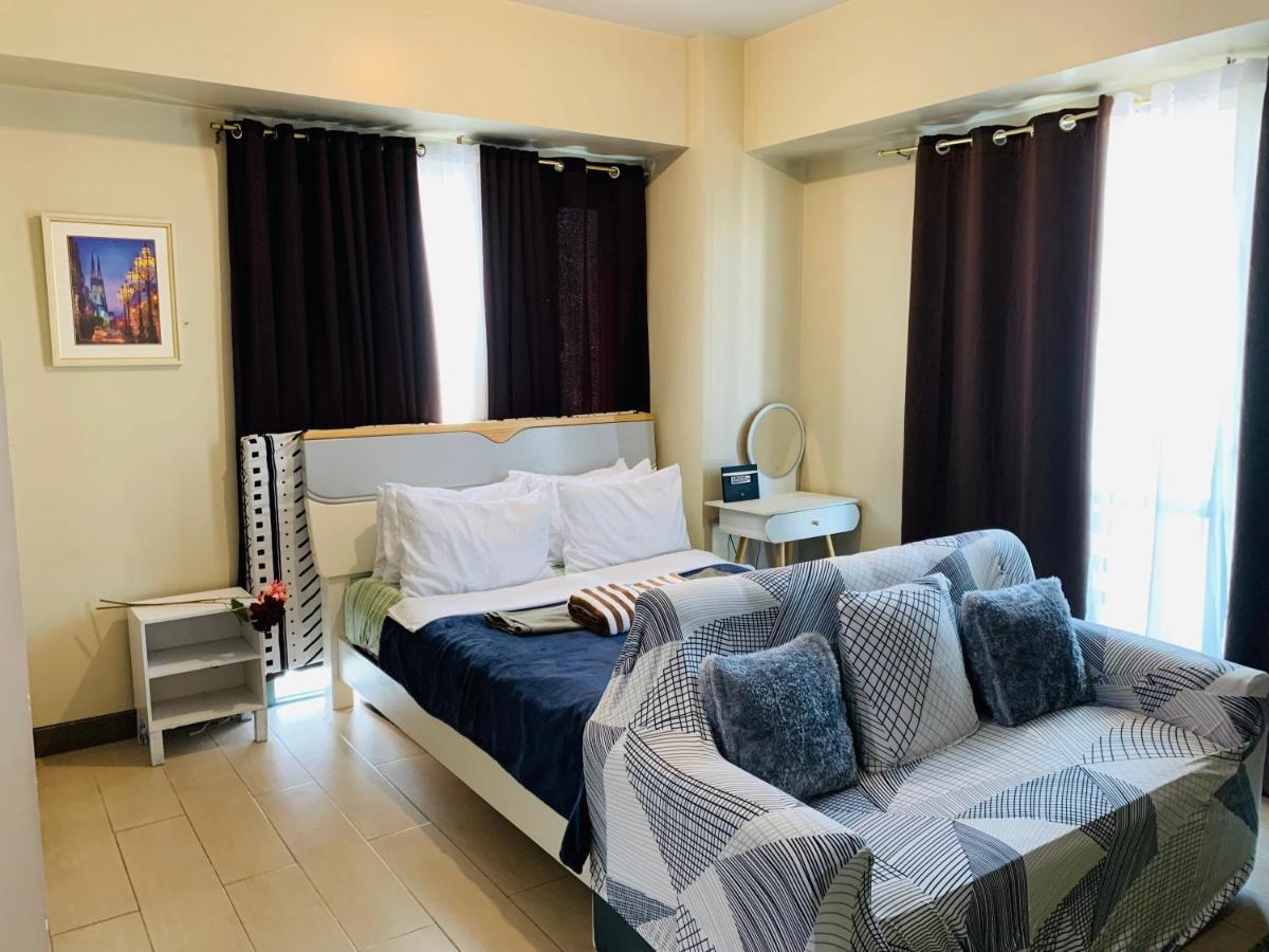 Two Palm Tree Villas Condominium - Studio 8Th Fl With Balcony - Across Terminal 3 Airport Pasay Bagian luar foto