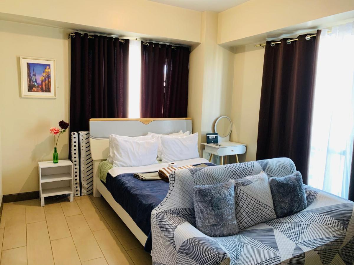Two Palm Tree Villas Condominium - Studio 8Th Fl With Balcony - Across Terminal 3 Airport Pasay Bagian luar foto