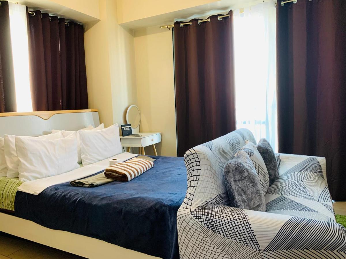 Two Palm Tree Villas Condominium - Studio 8Th Fl With Balcony - Across Terminal 3 Airport Pasay Bagian luar foto