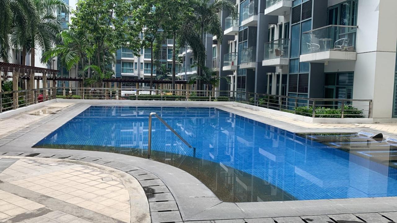 Two Palm Tree Villas Condominium - Studio 8Th Fl With Balcony - Across Terminal 3 Airport Pasay Bagian luar foto