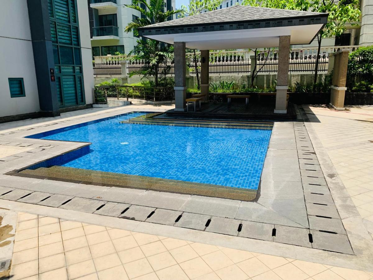 Two Palm Tree Villas Condominium - Studio 8Th Fl With Balcony - Across Terminal 3 Airport Pasay Bagian luar foto
