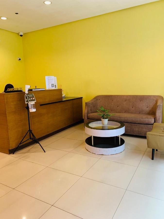 Two Palm Tree Villas Condominium - Studio 8Th Fl With Balcony - Across Terminal 3 Airport Pasay Bagian luar foto