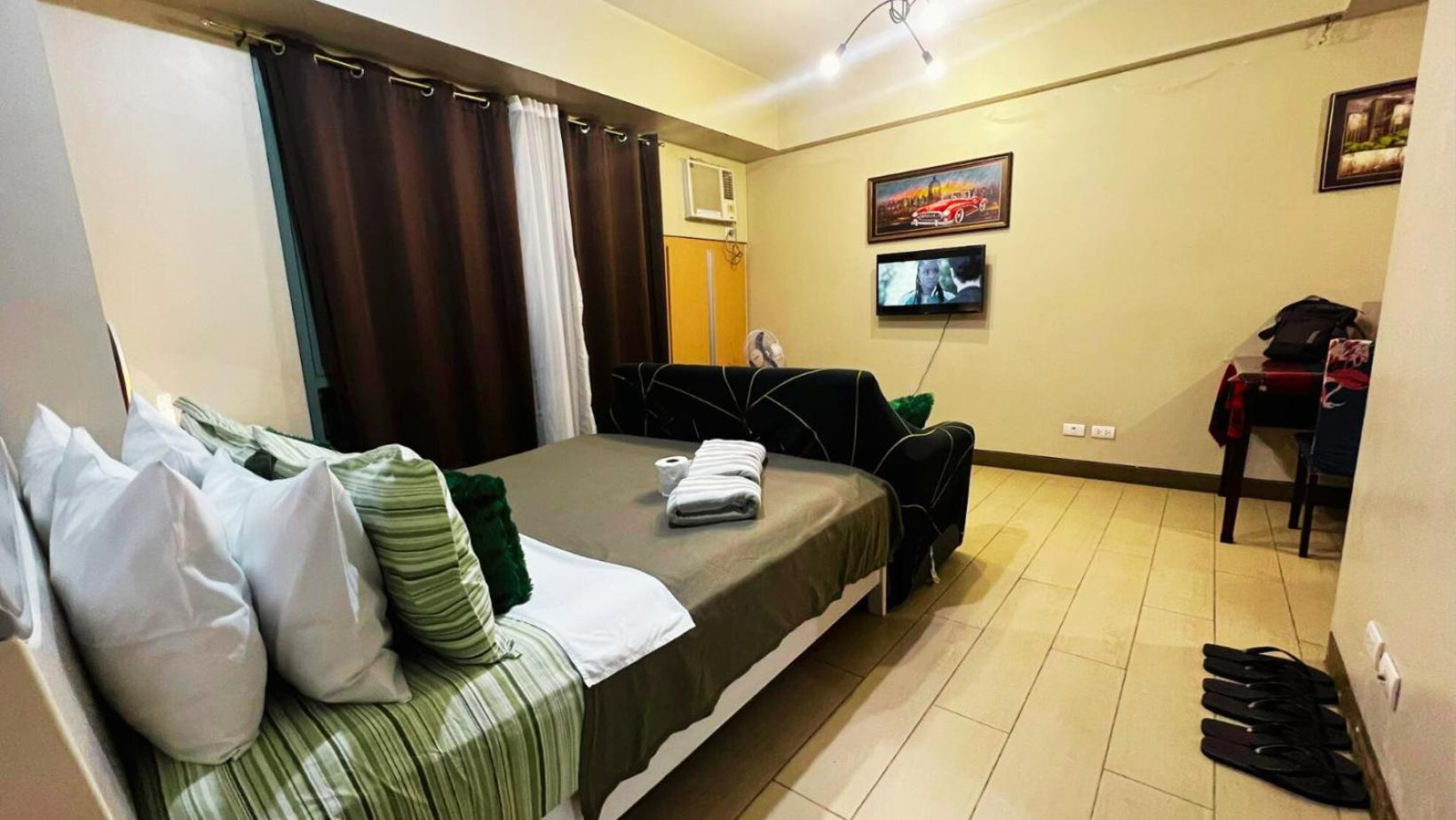 Two Palm Tree Villas Condominium - Studio 8Th Fl With Balcony - Across Terminal 3 Airport Pasay Bagian luar foto
